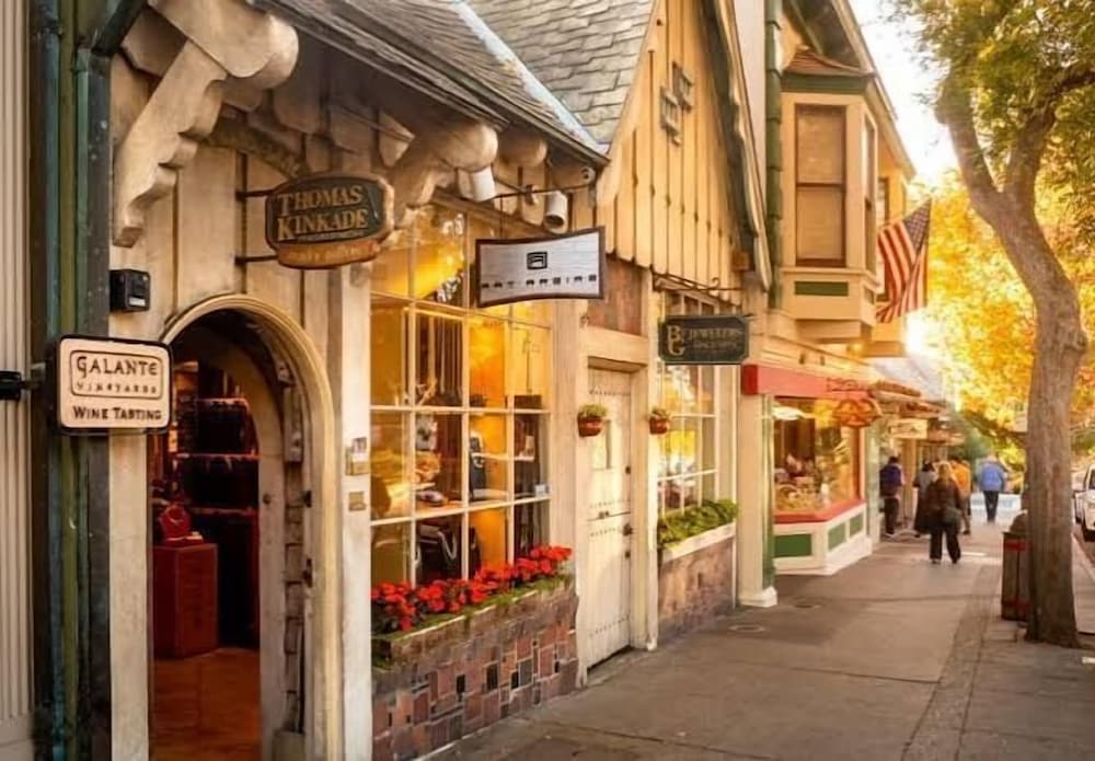 Carmel Wayfarer Inn 2/50