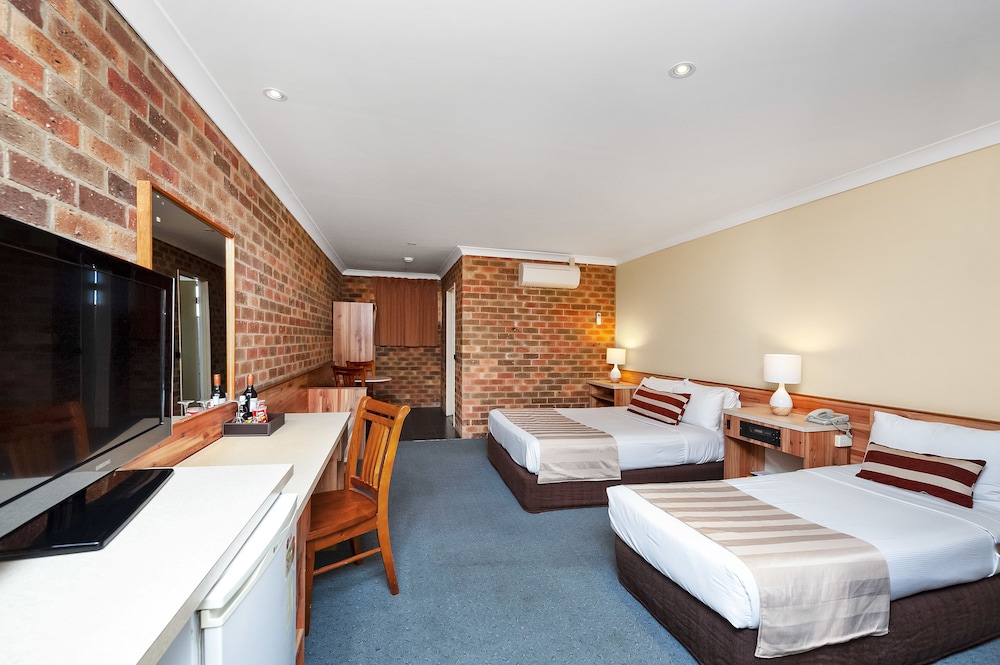 Sunseeker Motor Inn 26/66