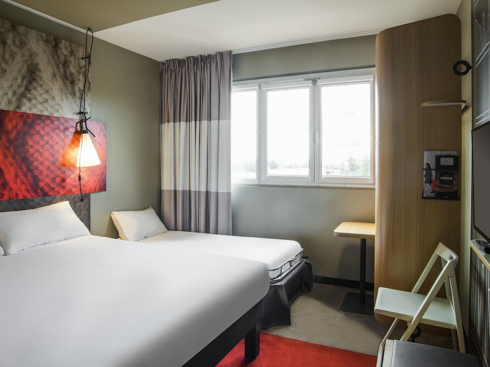 Ibis Tarbes Odos 25/64