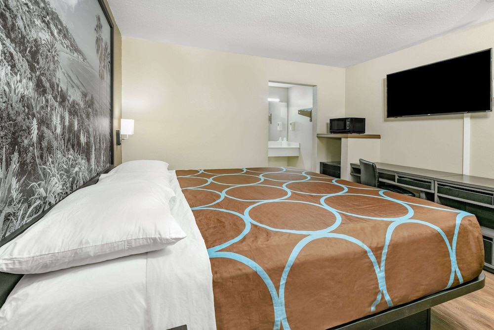 Super 8 by Wyndham Moss Point 9/25