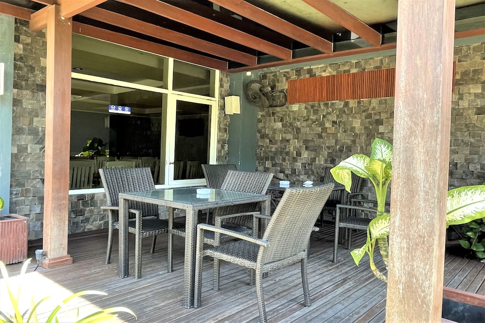The Yani Hotel 43/57