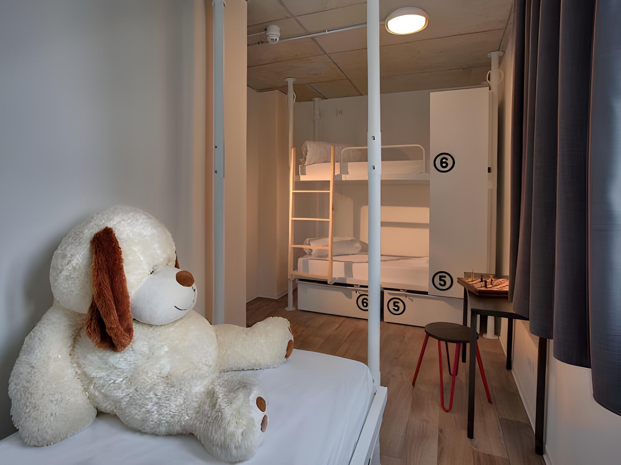 Private, 6 Beds