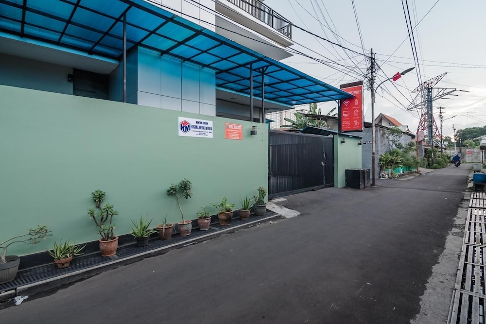 Reddoorz Plus Near Semanggi 22/30