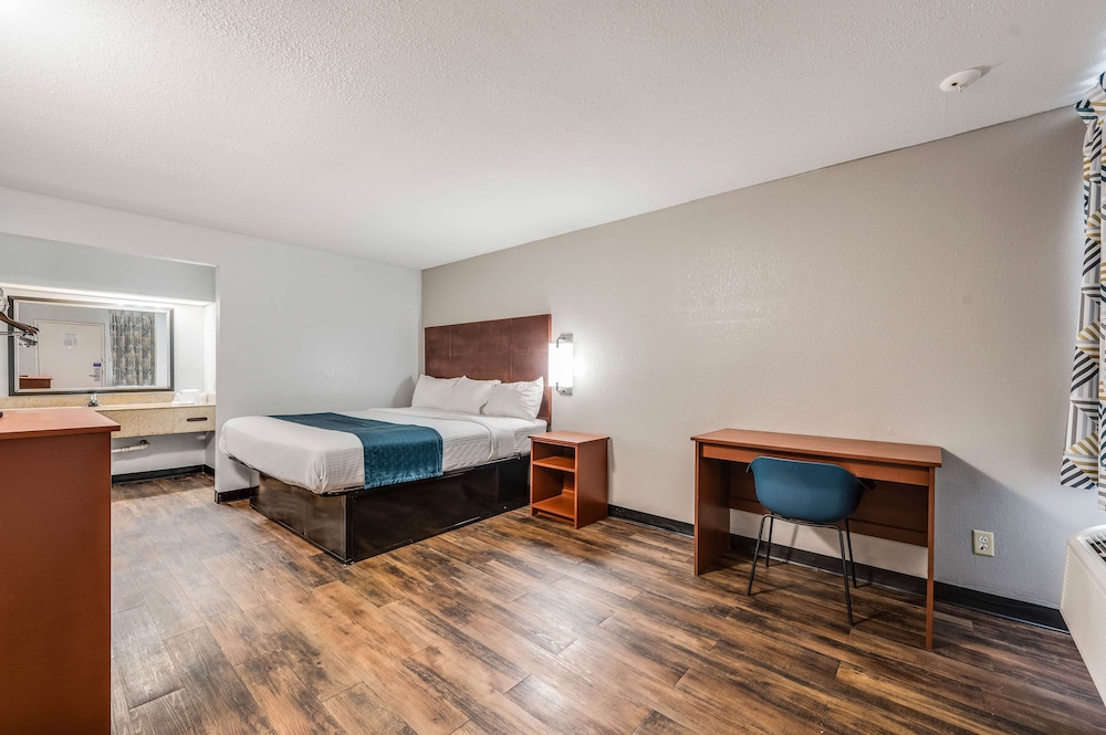 Motel6 Tupelo, MS - Downtown 22/37
