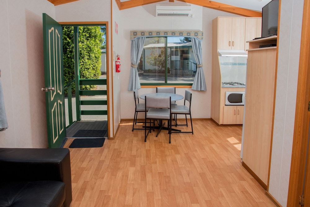 EUREKA STOCKADE HOLIDAY PARK 60/80