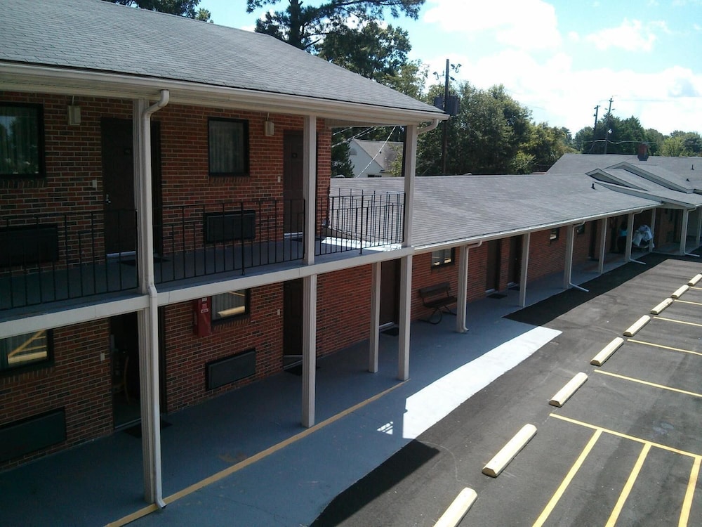 Guest Lodge Pageland 4/30