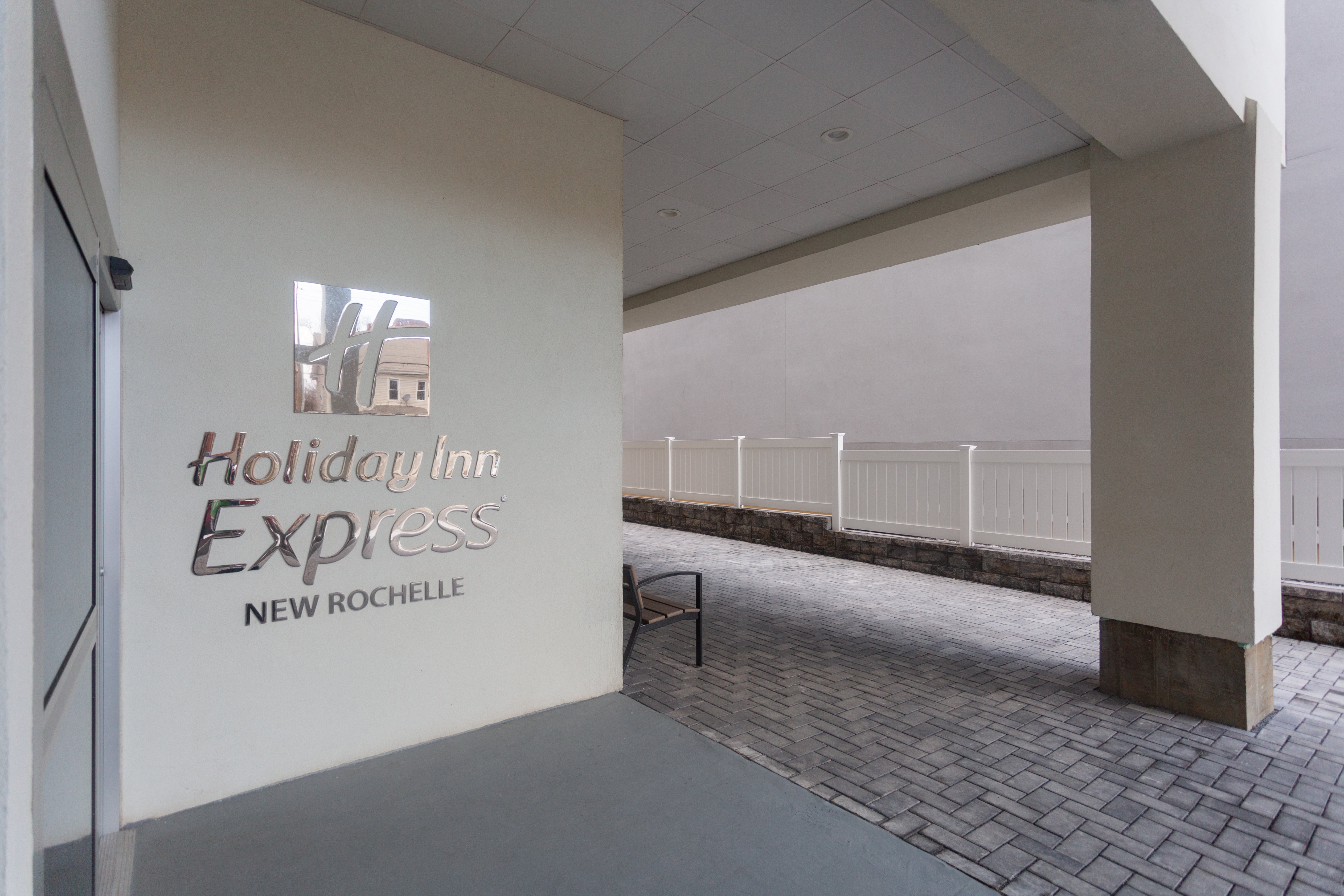 Holiday Inn Express New Rochelle 20/66