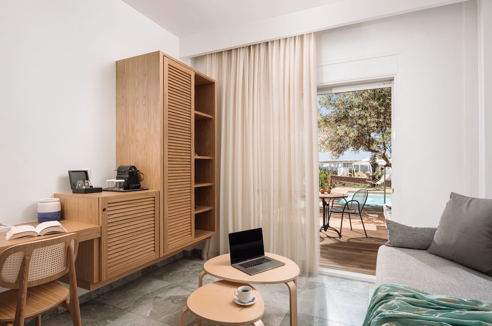 ANTIGONI BEACH HOTEL 64/85