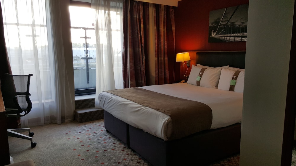 HOLIDAY INN BRISTOL CITY CENTRE 11/55
