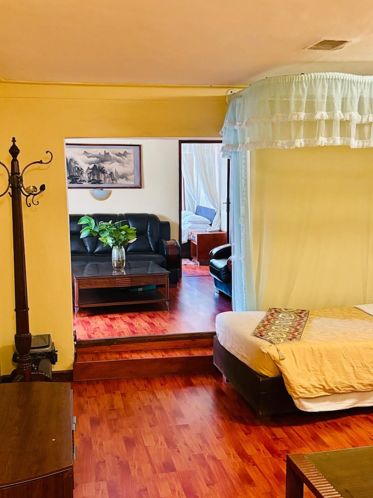 Fang Fang Hotel 15/50