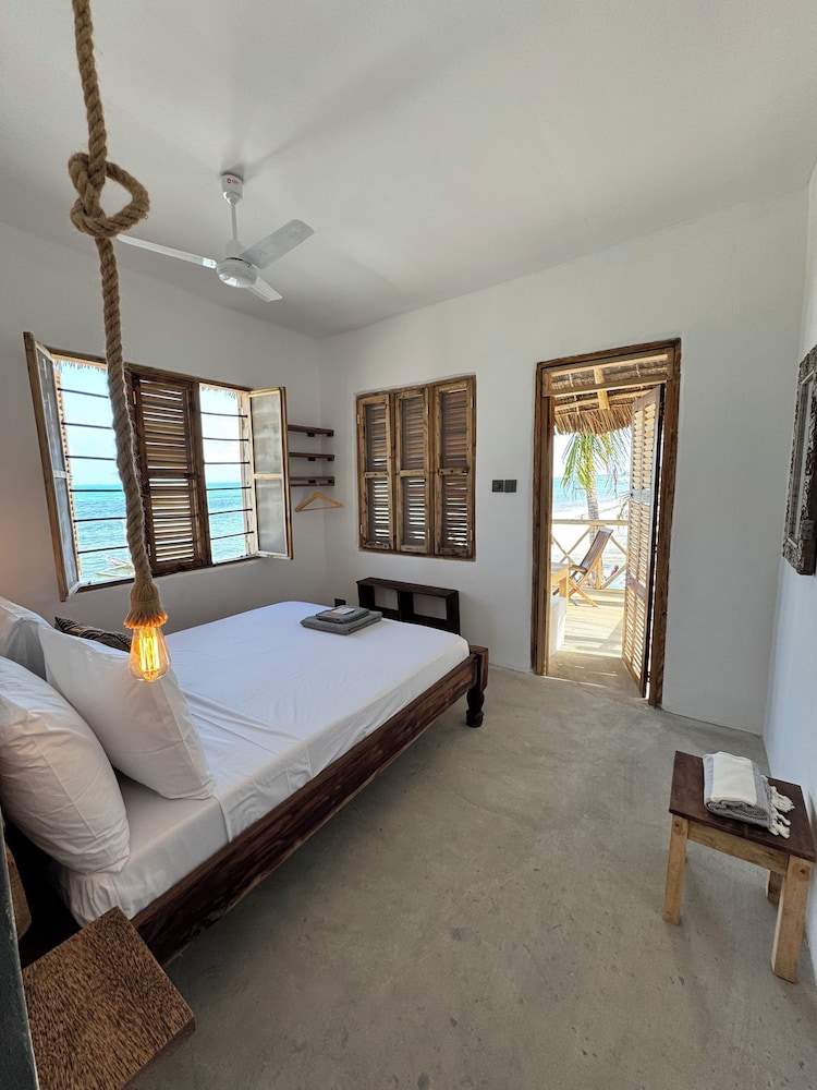 Mango Beach House 9/50