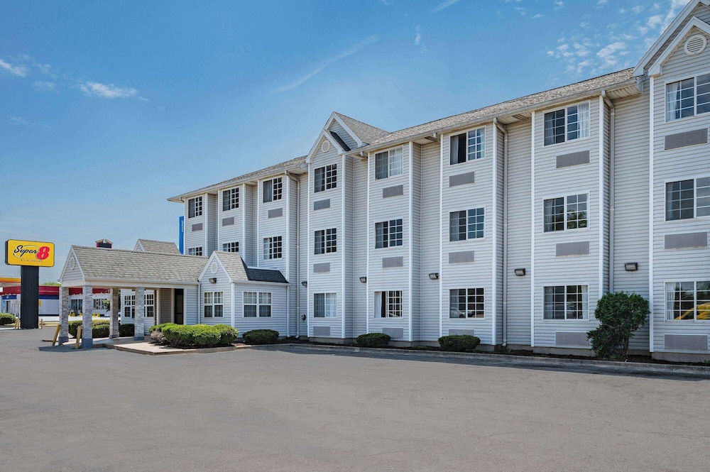 Super 8 by Wyndham Joliet 2/39