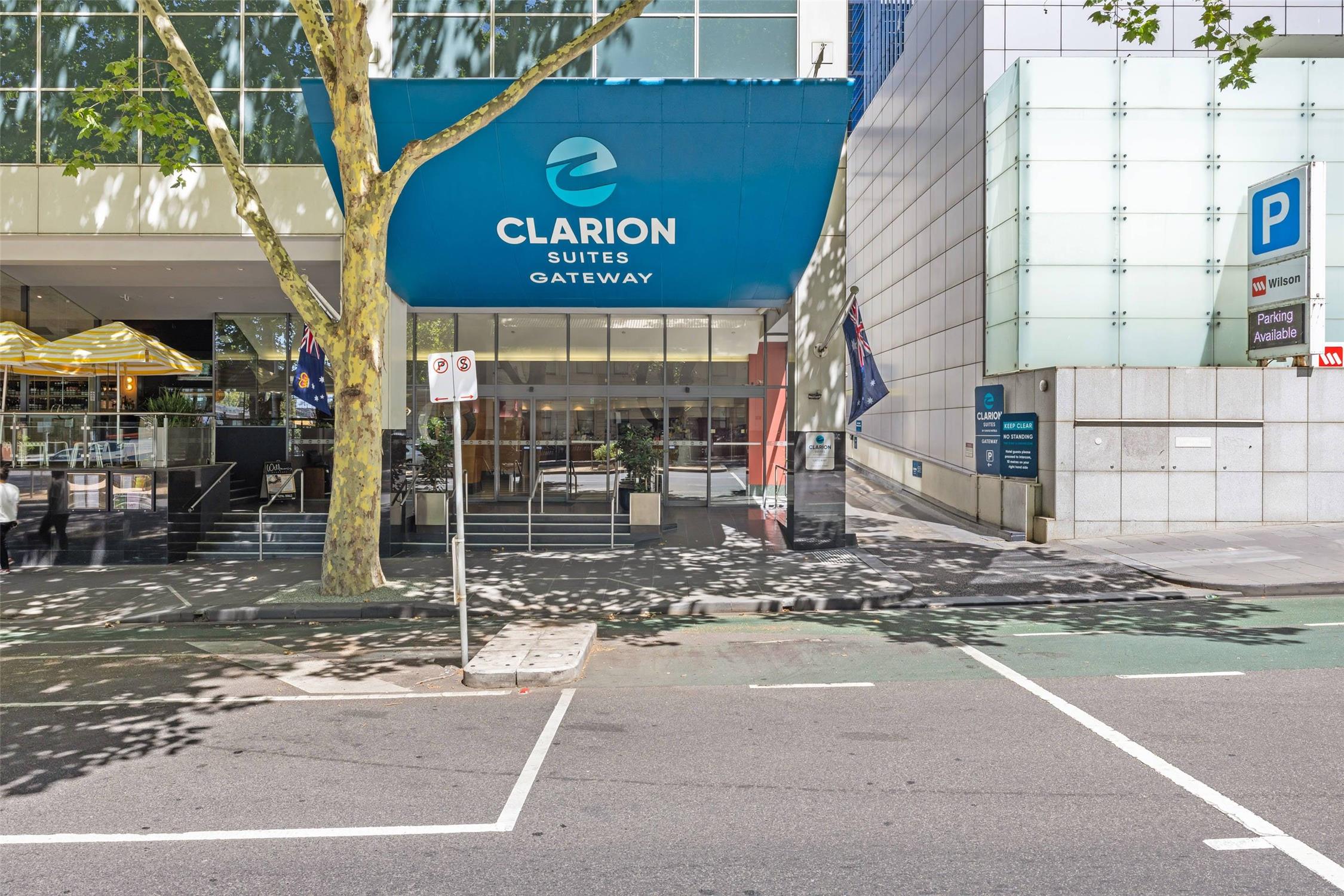 CLARION SUITES GATEWAY 41/44