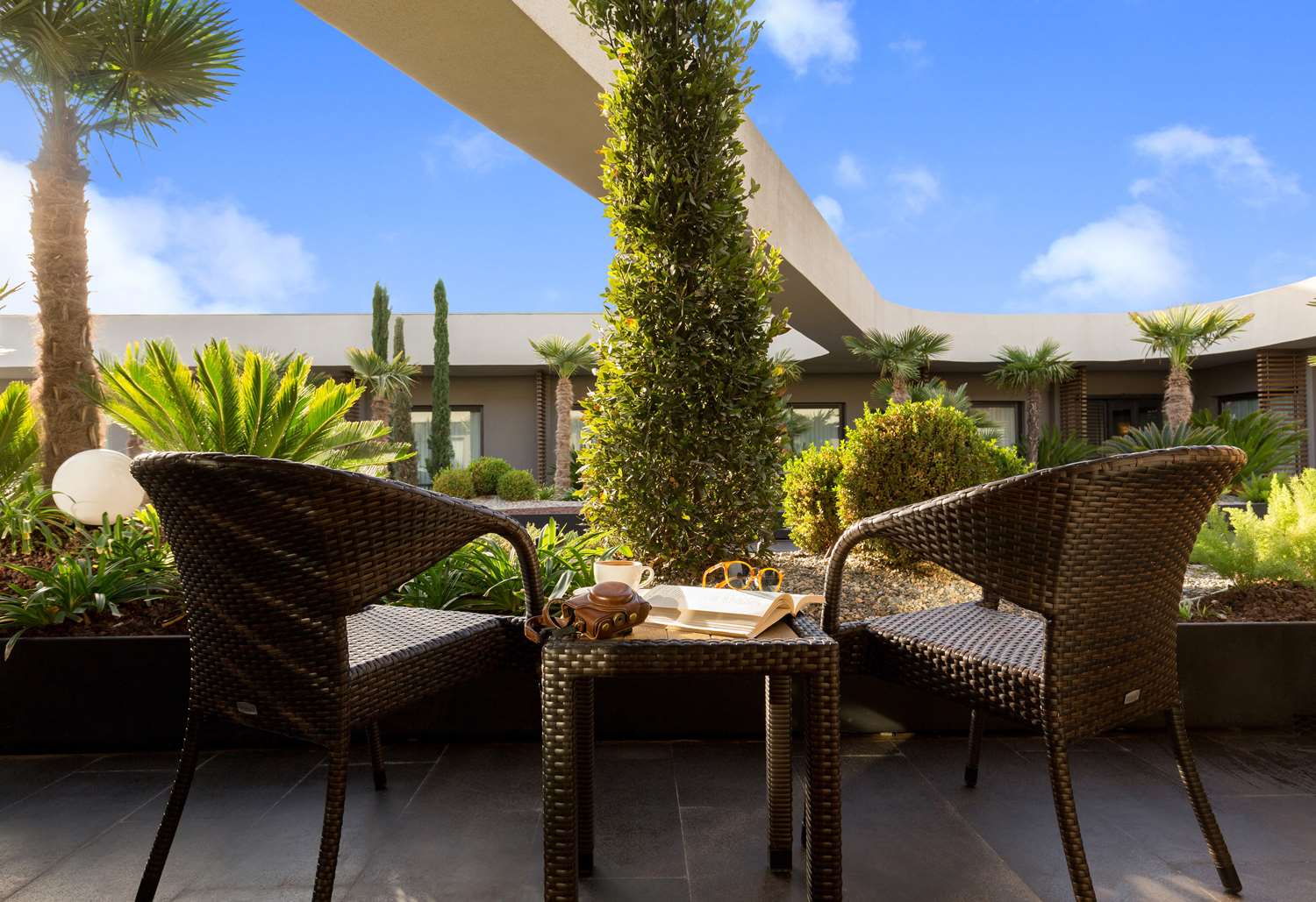 DoubleTree by Hilton Izmir Airport 57/85