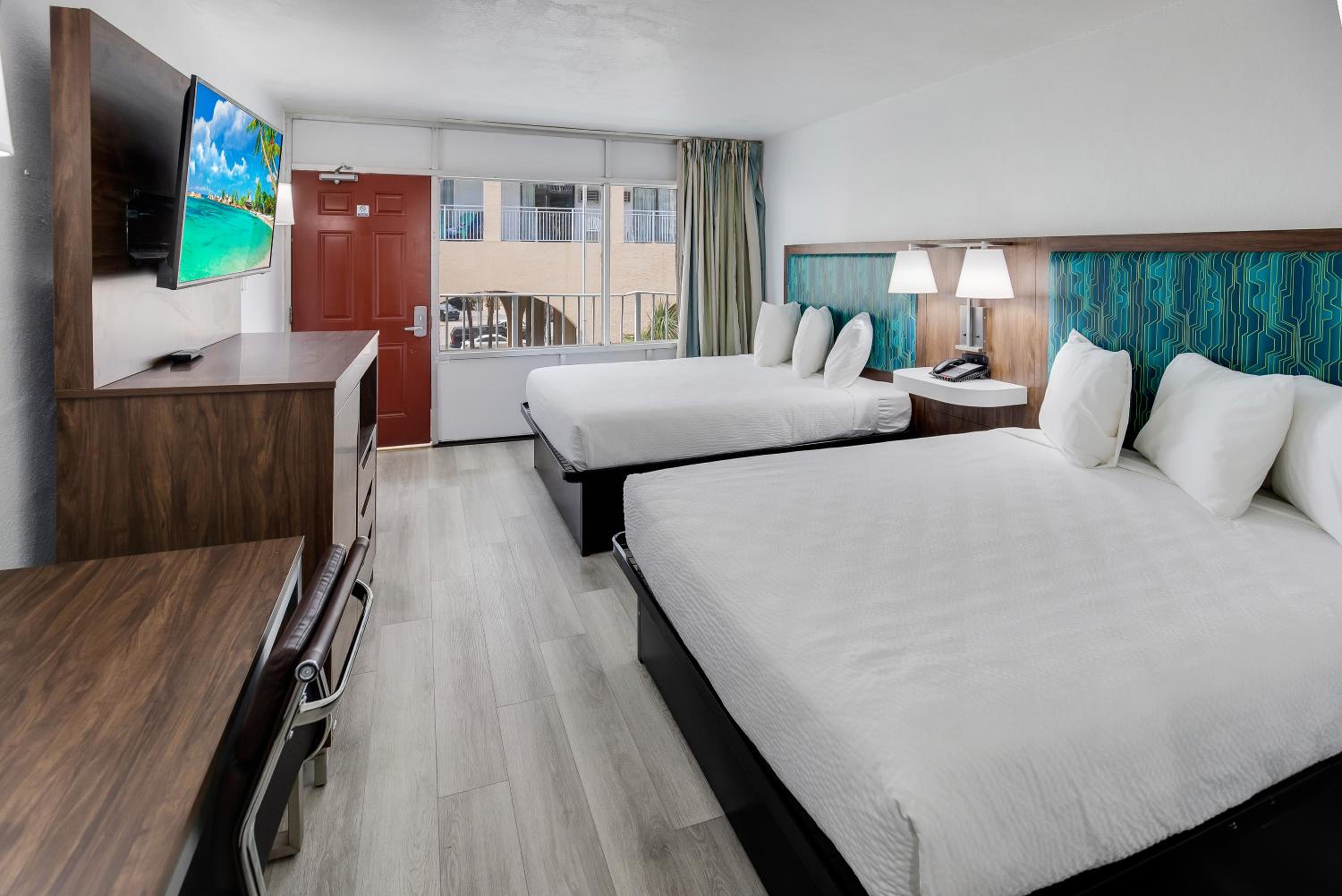 Room, 2 Queen Beds, Partial Ocean View, Side View, Blu Atlantic Oceanfront Hotel Suites 3/7