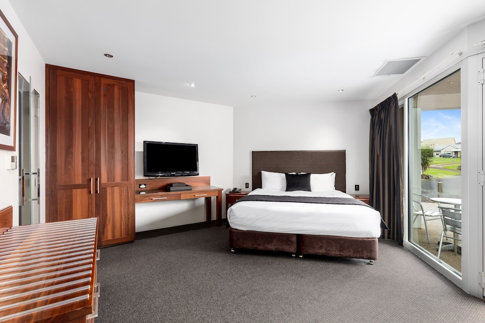 2 Bedrooms, Suite, 1 Single and 2 Double Beds