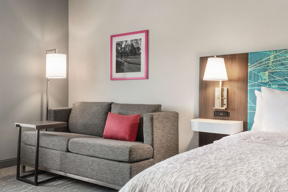 Hampton Inn Brooklyn Park, MN 22/36