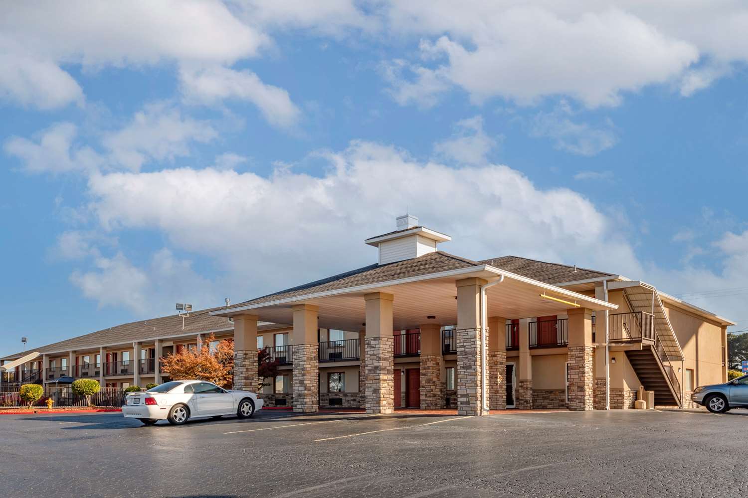 Quality Inn Russellville I-40 2/23