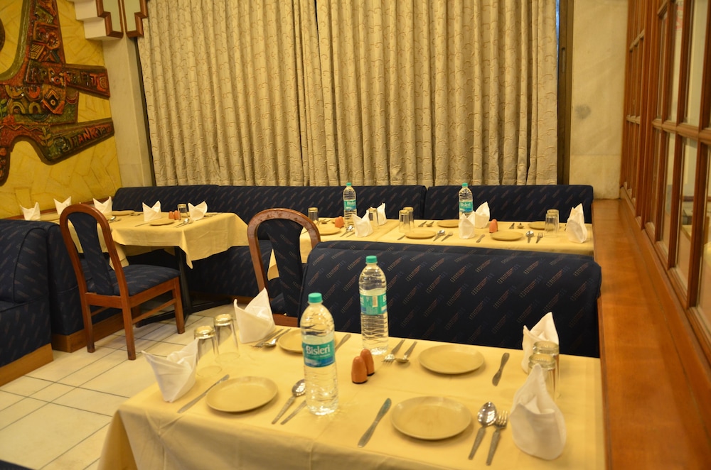 Garden Hotel 40/50