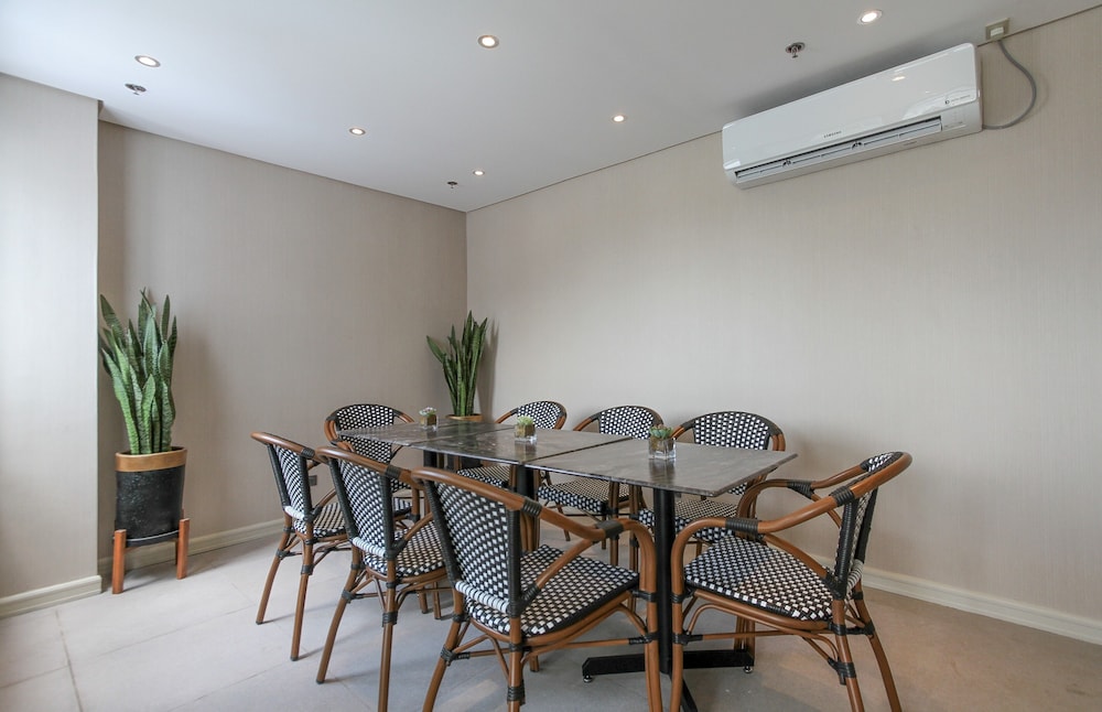 Privato Makati 29/41