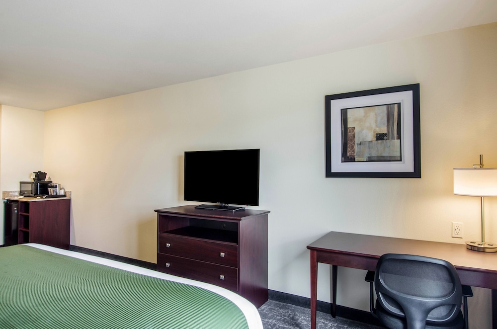 Cobblestone Hotel and Suites Torrington 13/37