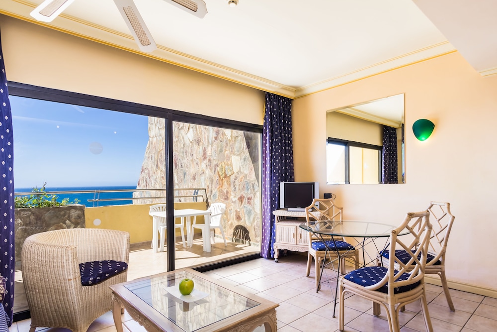 BLUEBAY BEACH CLUB 16/41