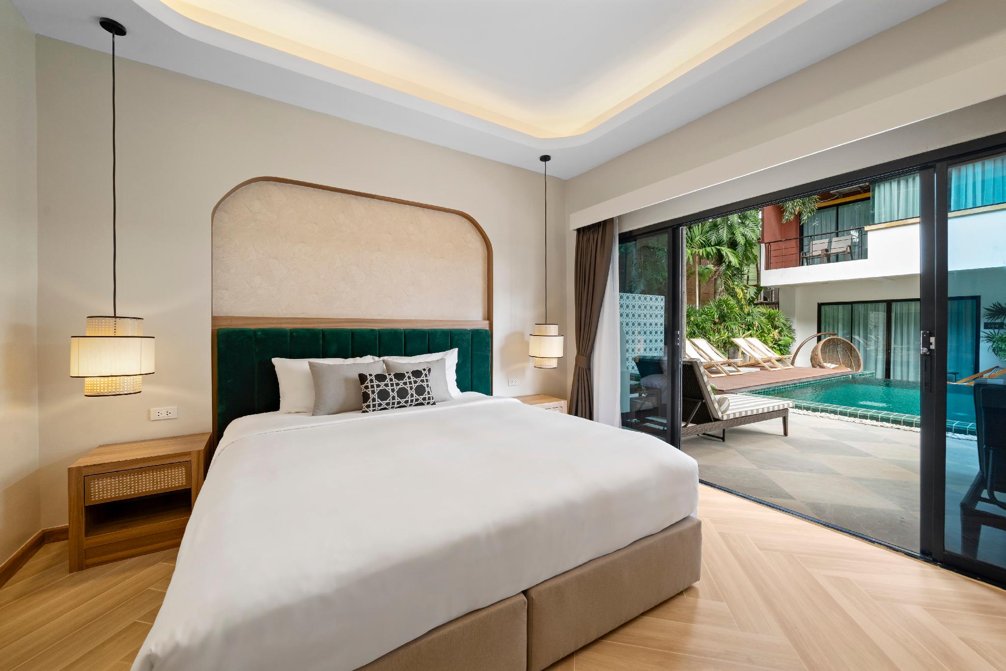 Deluxe, Pool Access