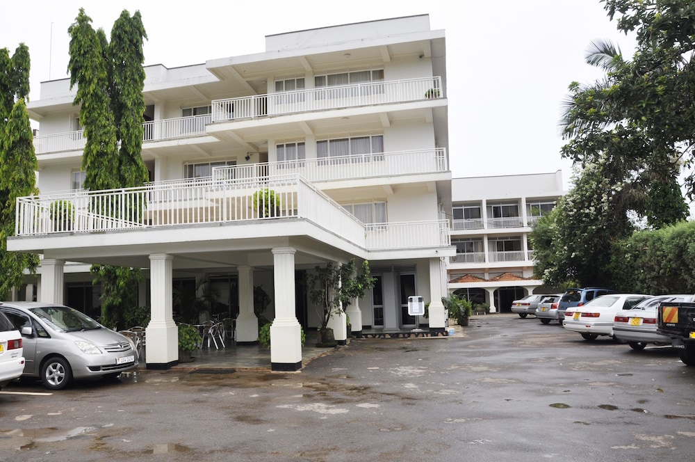 HOTEL BROVARD MASAKA 16/21
