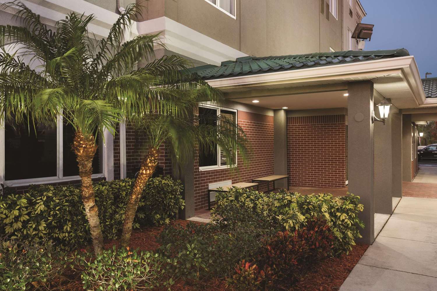 Country Inn & Suites by Radisson, St. Petersburg - Clearwater, FL 53/56