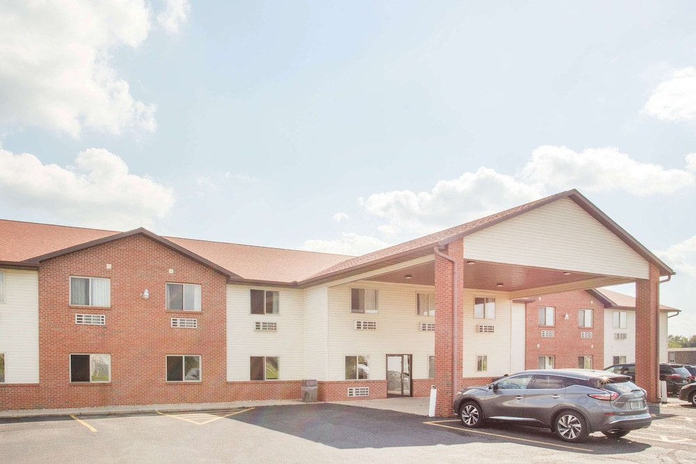 Super 8 by Wyndham Monmouth IL 17/18