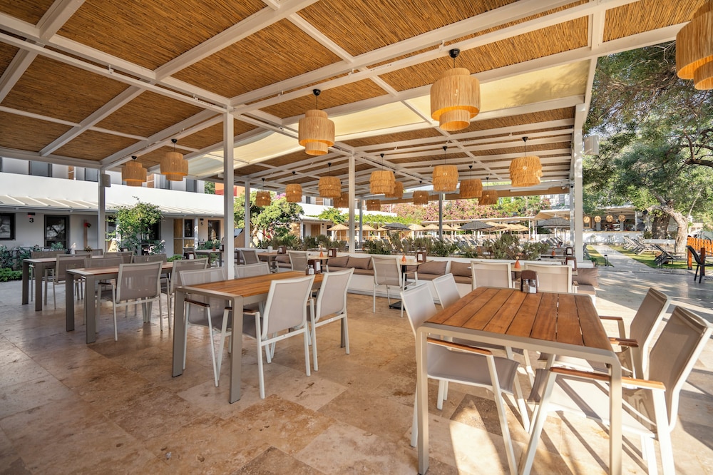 Daphnis Hotel 30/46