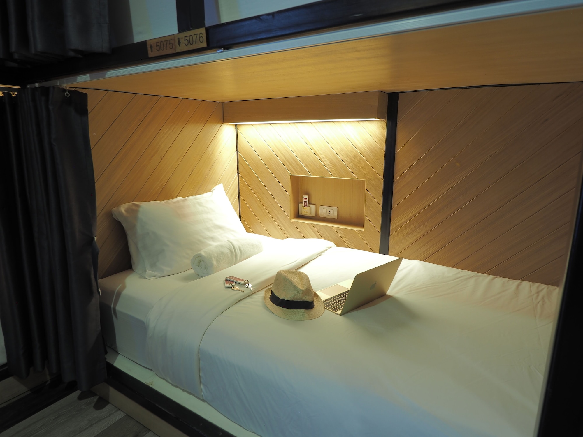 PRIVATE, MIXED DORM