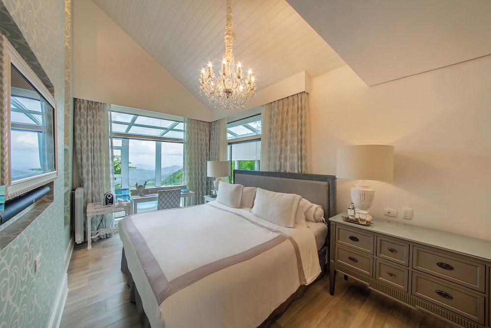 Pine, Mountain, King Bed