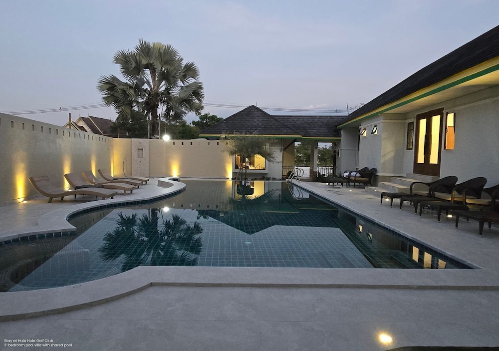 ROYAL PINEAPPLE HOTEL a welcome to wealth and good fortune 32/61
