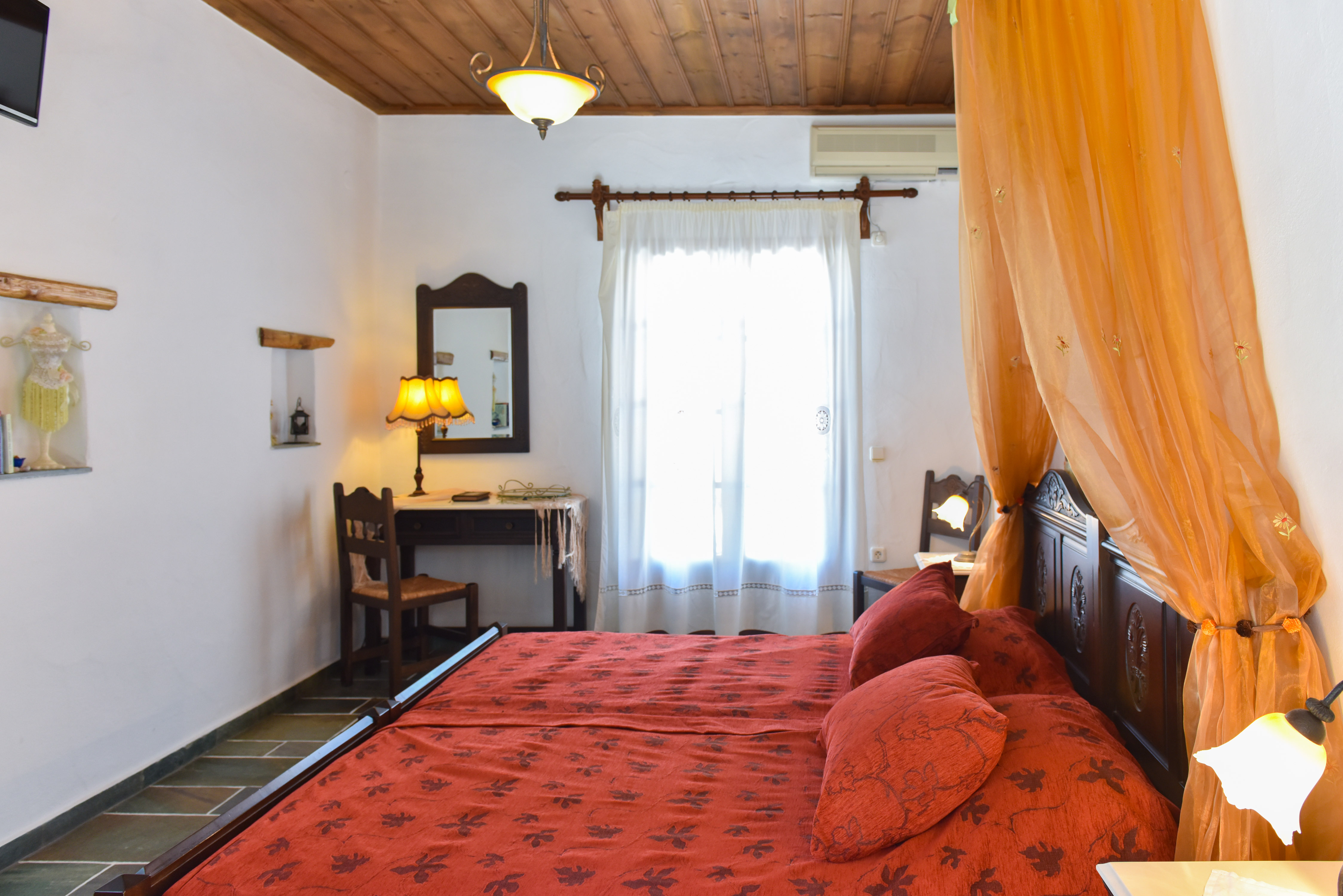 Double Bed, Sifnaika Konakia 2/2