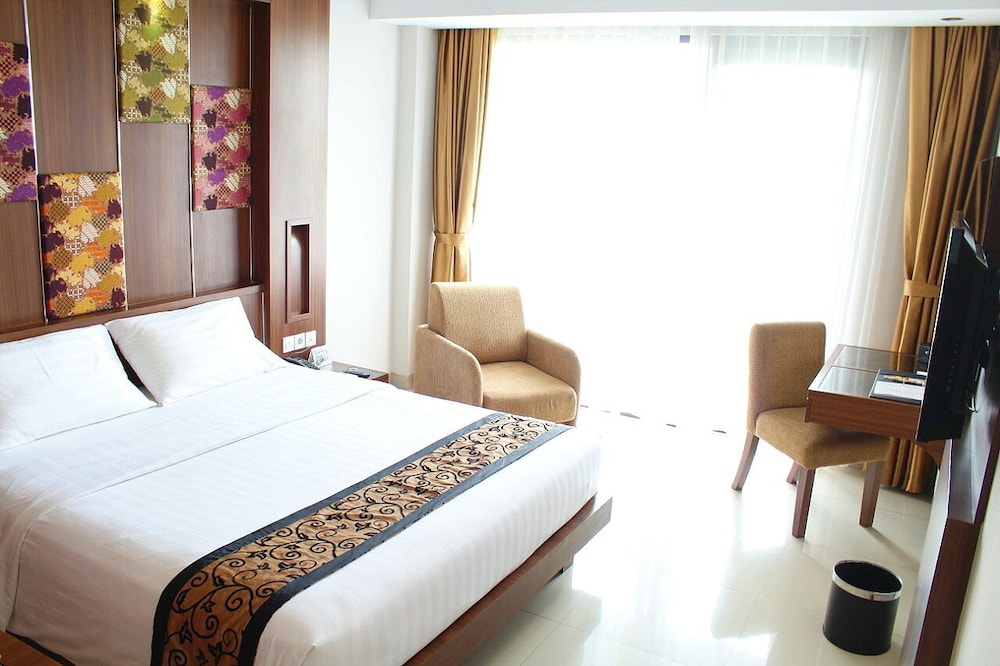 Anugrah Hotel 18/72