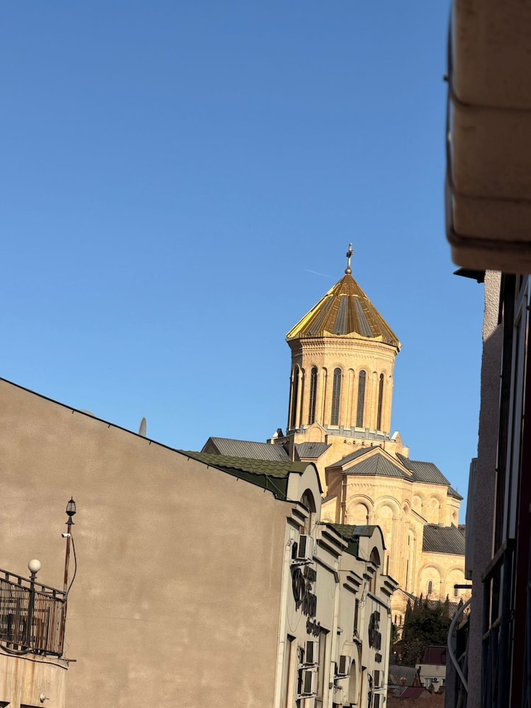 Qeroli Hotel 4/50