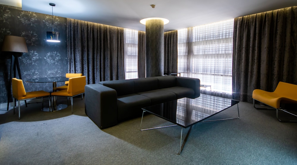 Vernazza Suites Hotel 13/19