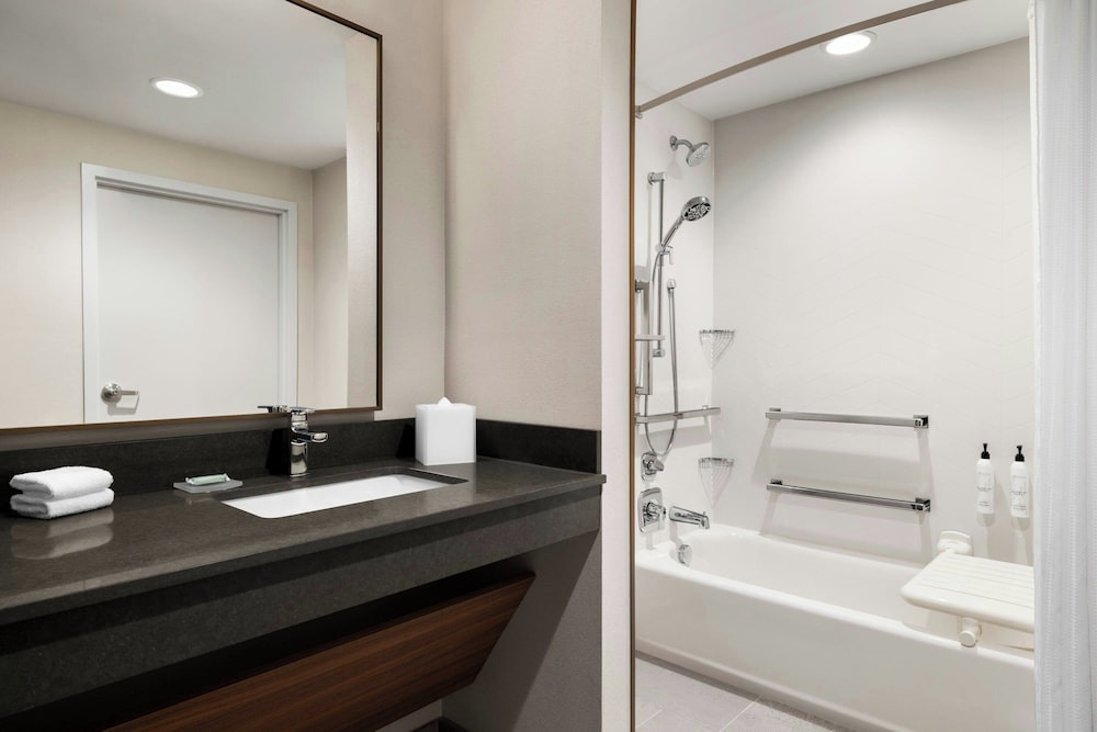 Fairfield Inn & Suites Bethlehem PA 24/24