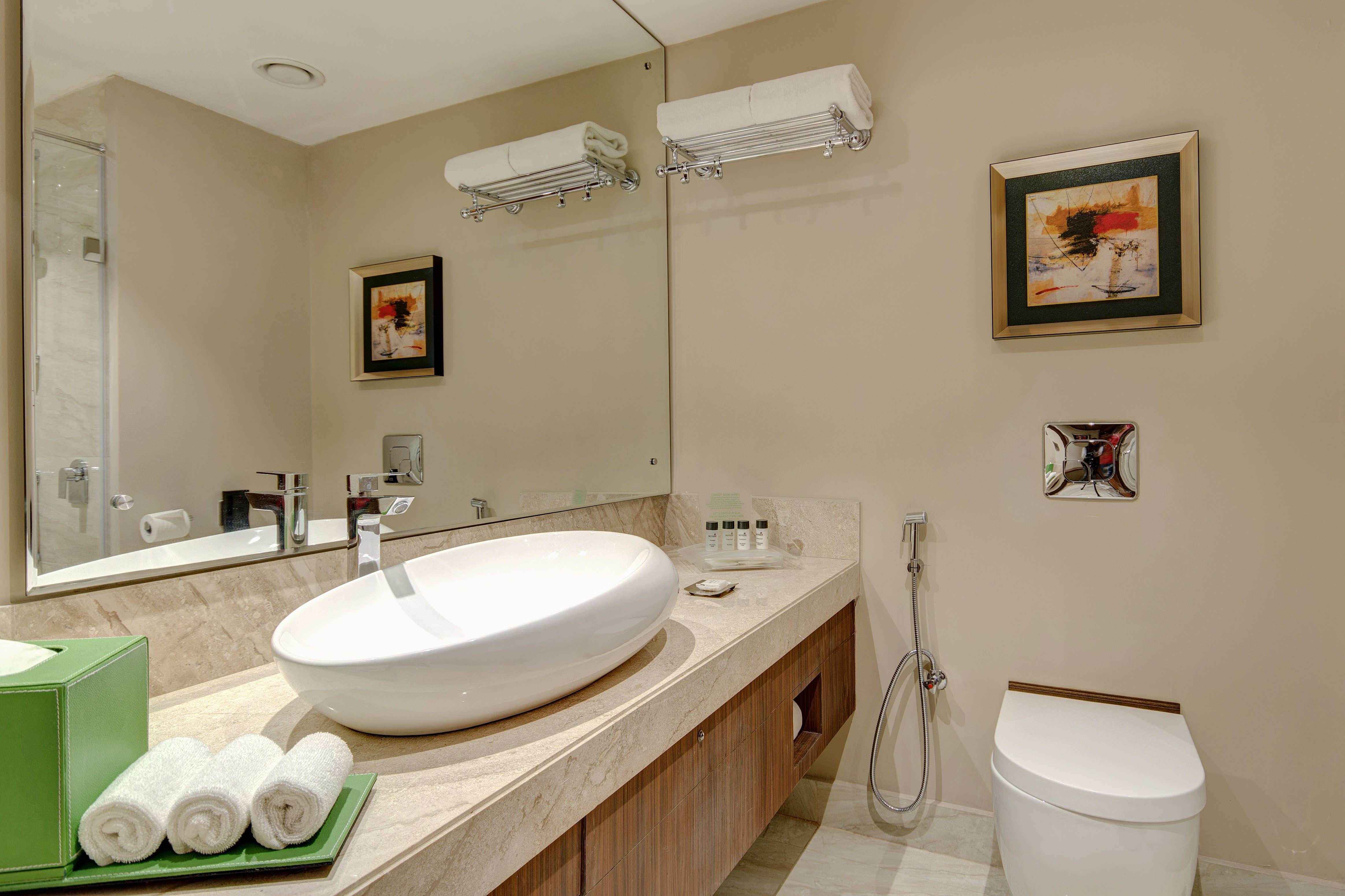 HOLIDAY INN KOLKATA AIRPORT 58/59