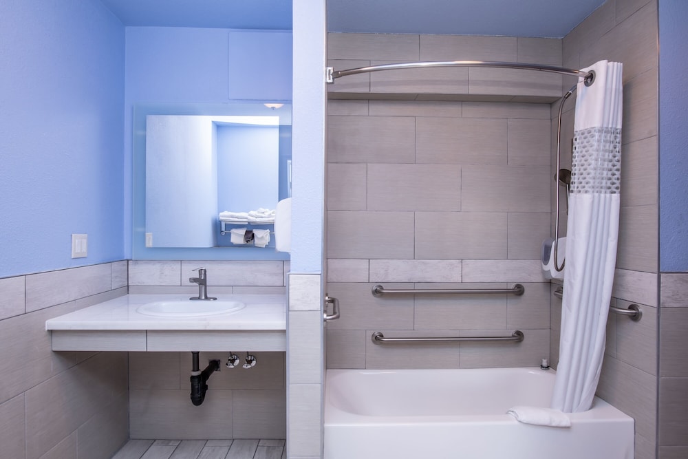 Aqua Breeze Inn 55/55
