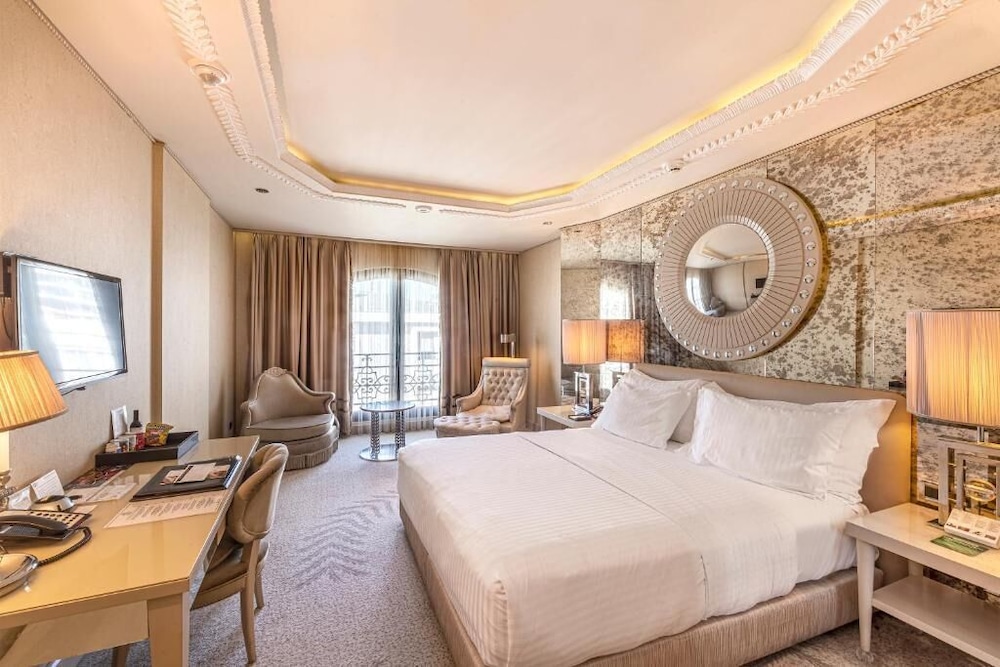 DELUXE, KING BED, CITY VIEW