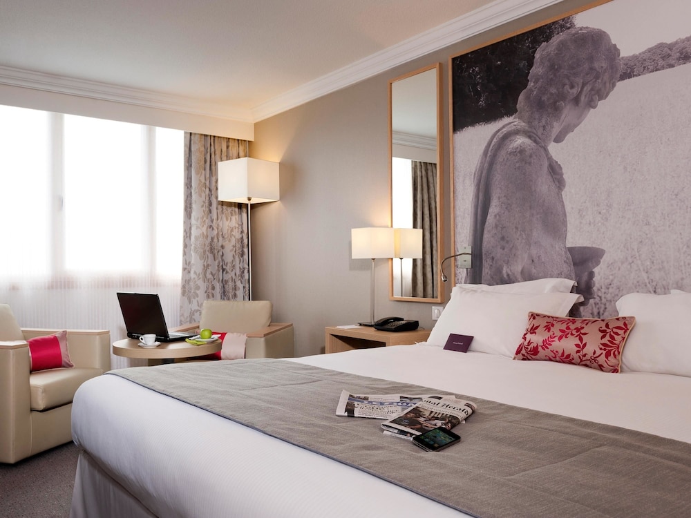 Mercure Paris Velizy 12/74