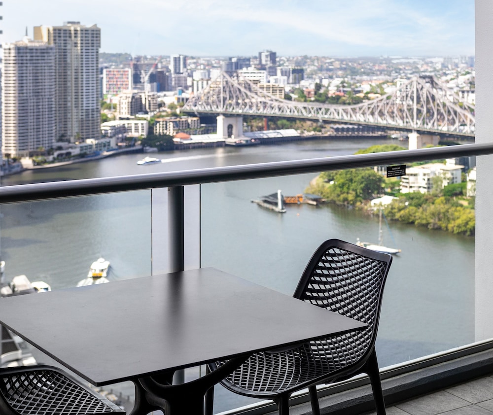 Oaks Brisbane Felix Suites 5/42