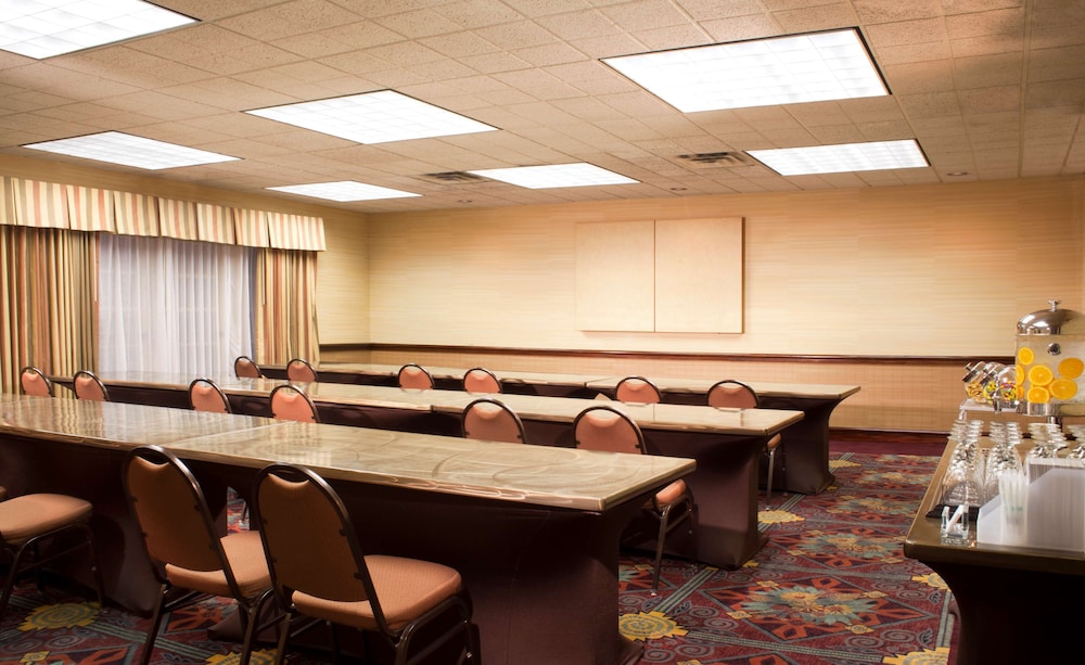 EMBASSY SUITES FLAGSTAFF 47/53