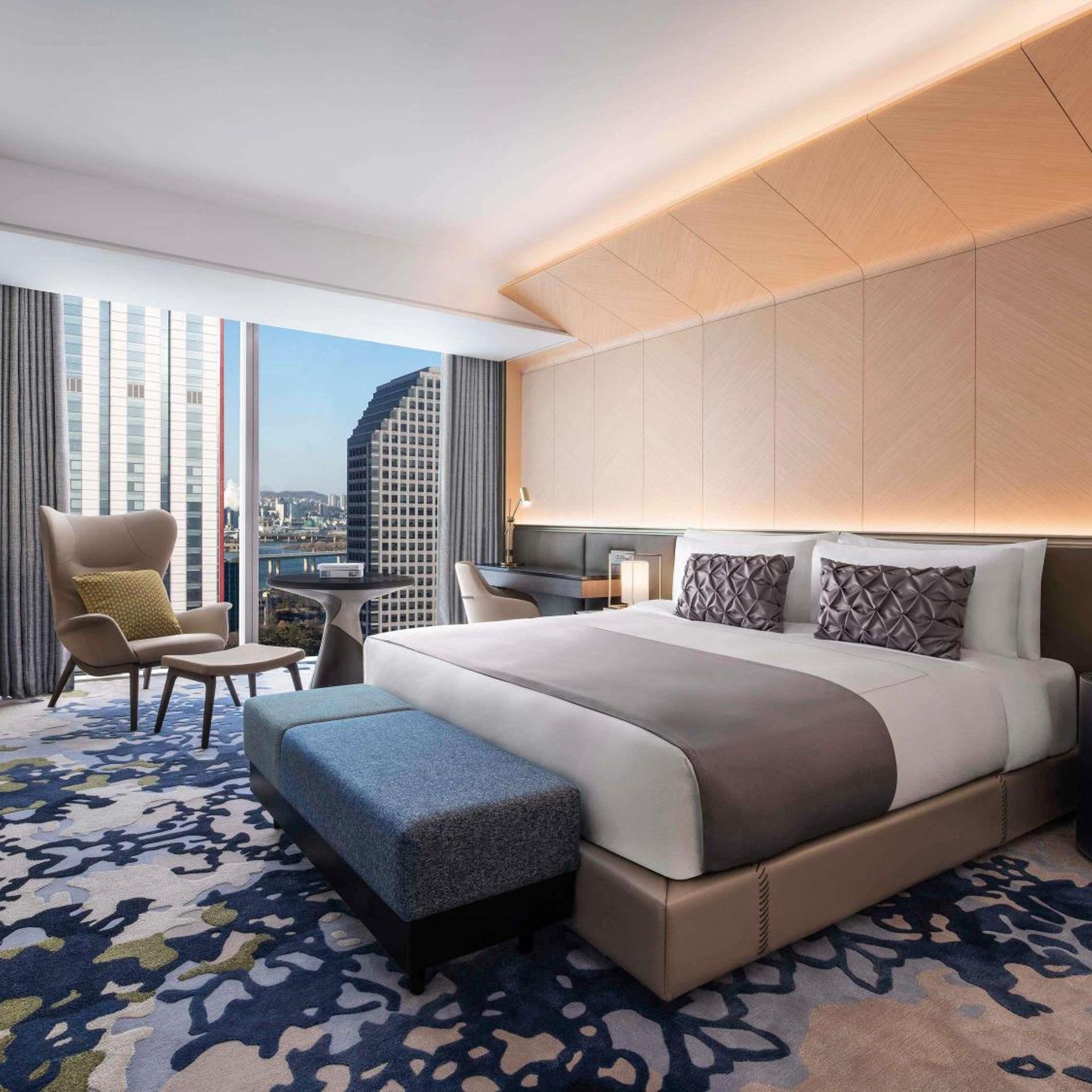 2 Bedrooms, Sky, Diplomat, Suite, Twin Beds, King Bed