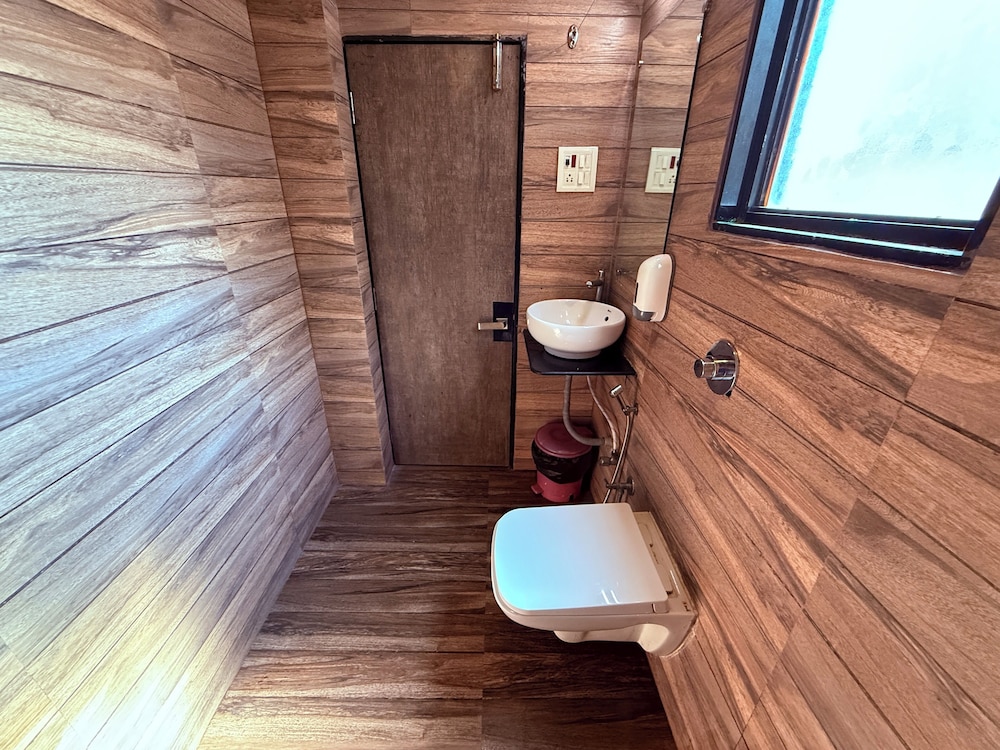 Hotel Alka Residency 24/50