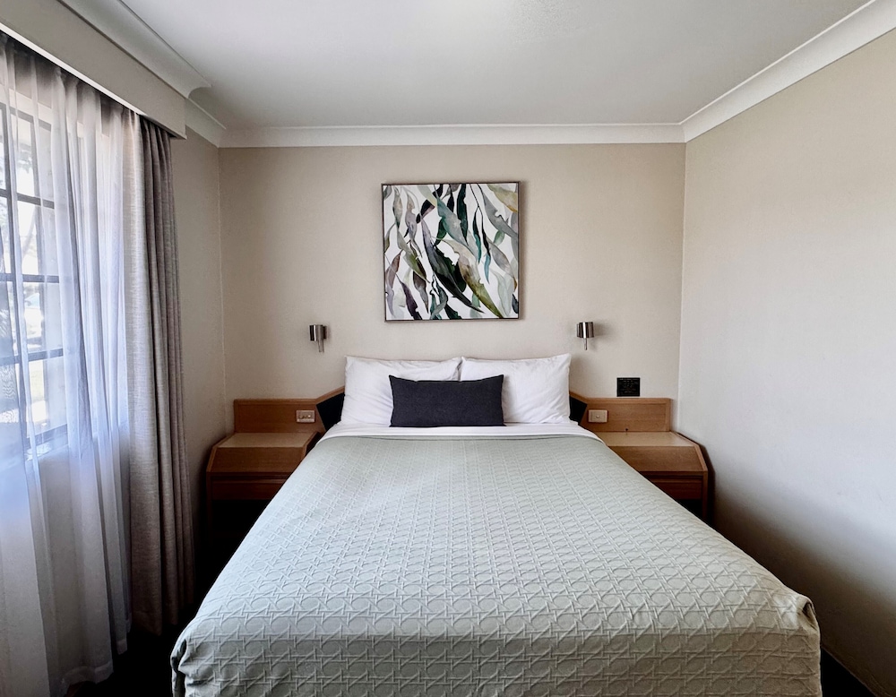 1 Bedroom, Deluxe, Suite, Queen Bed, Kitchenette