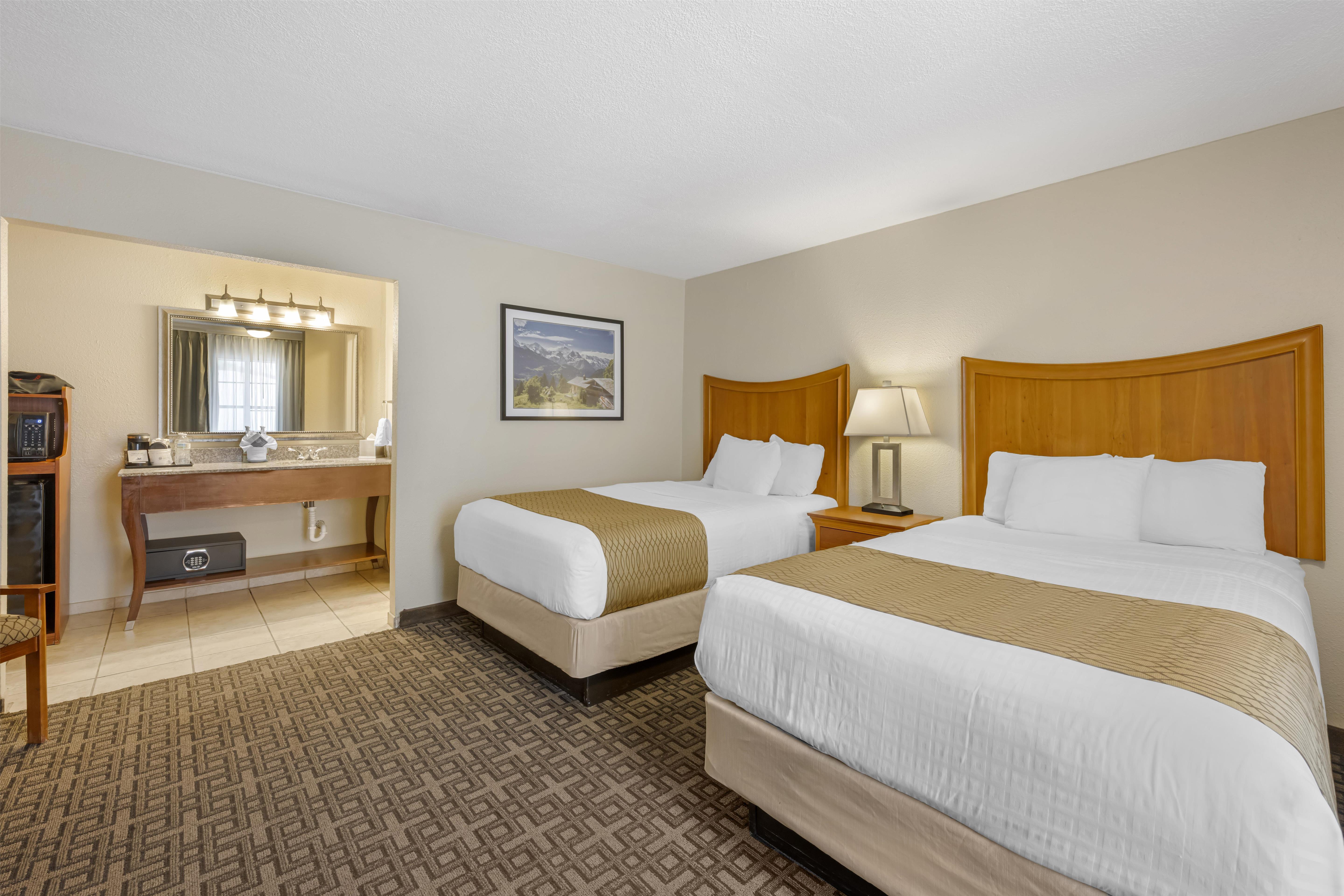 Courtyard, 2 Double Beds, Large