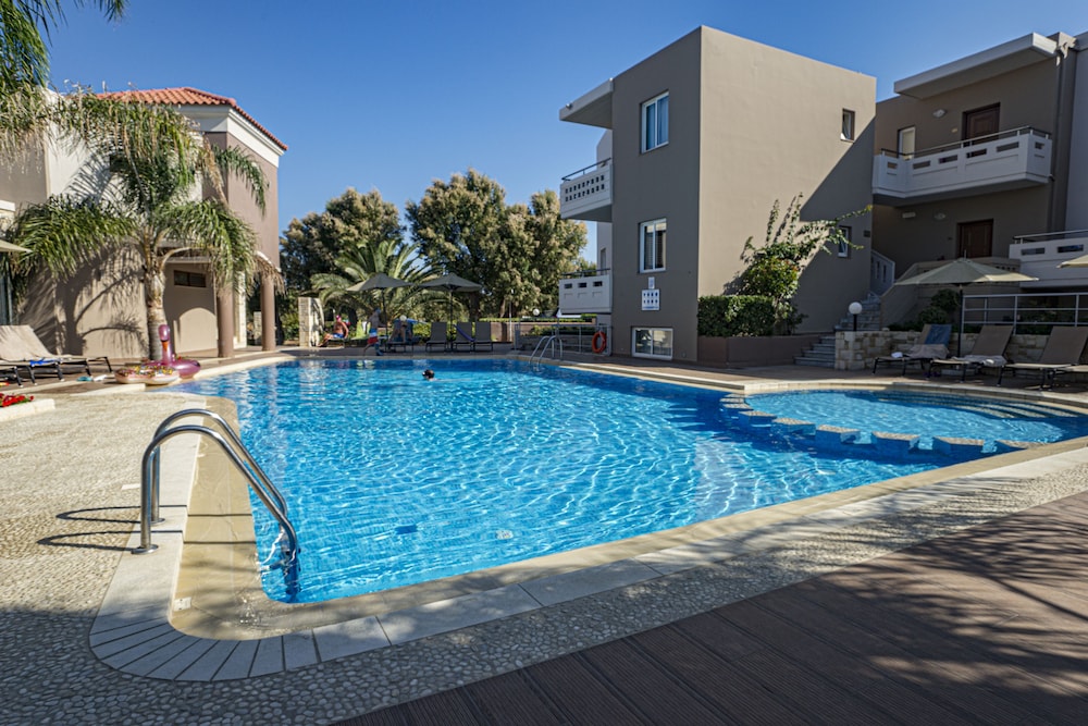 Golden Bay Suites 9/67
